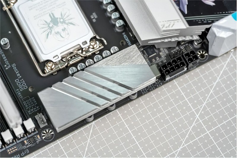 颜值绝绝子，新款雕妹主板，B760M AORUS ELITE AX-P装机分享