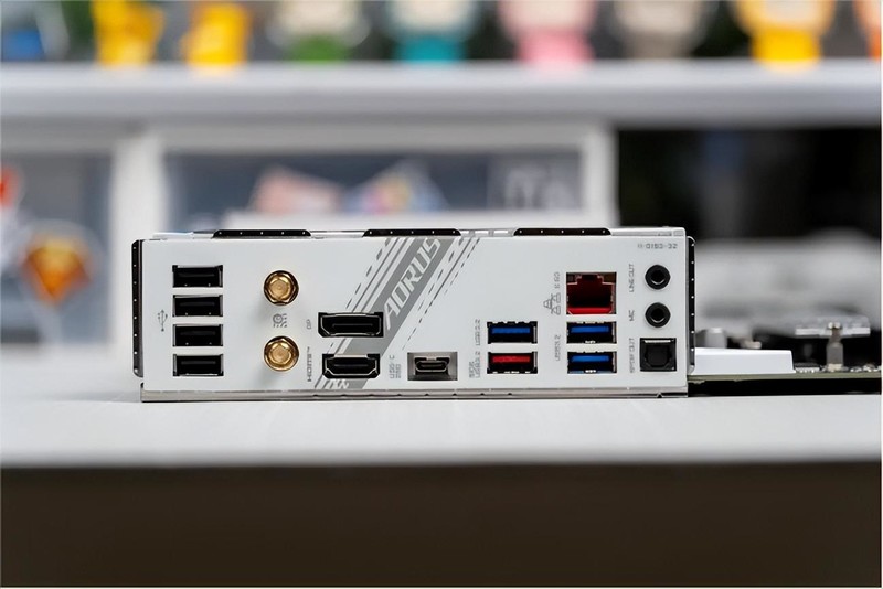 颜值绝绝子，新款雕妹主板，B760M AORUS ELITE AX-P装机分享