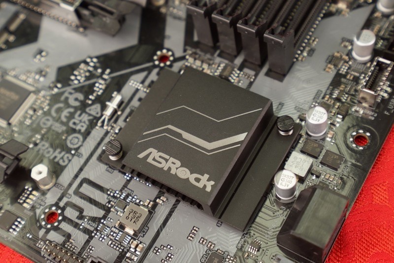 小巧全能，入门级主流主板新选择|华擎B660M Pro RS测评