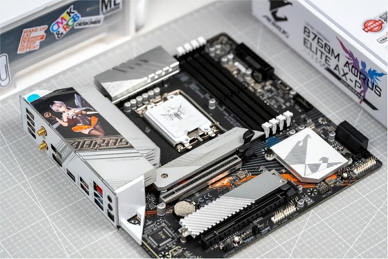 颜值绝绝子，新款雕妹主板，B760M AORUS ELITE AX-P装机分享