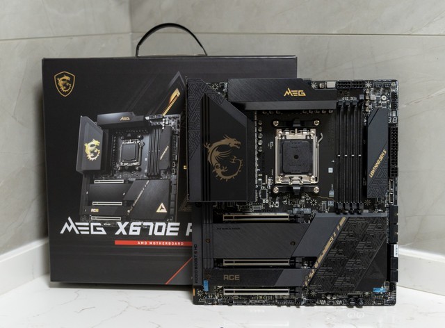 暴力美学展示，微星 MEG X670E ACE战神主板拆机
