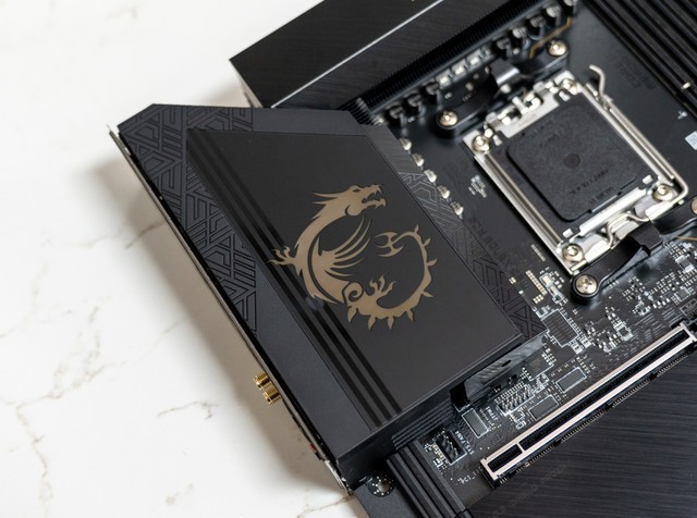 暴力美学展示，微星 MEG X670E ACE战神主板拆机