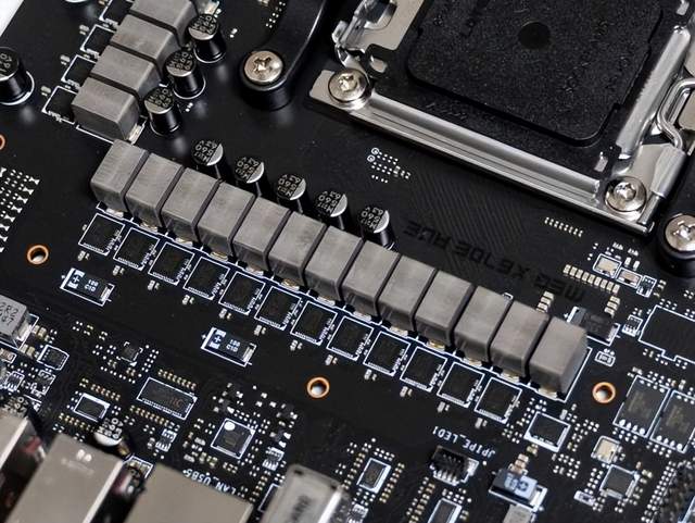 暴力美学展示，微星 MEG X670E ACE战神主板拆机