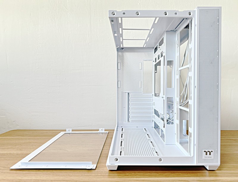 钢影透EX海景房机箱装机：支持360水冷加10风扇位，不负其名