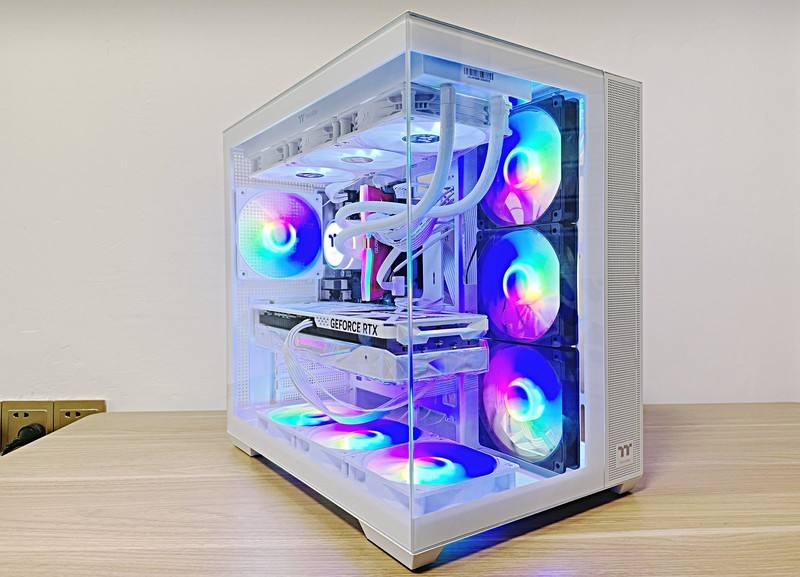 钢影透EX海景房机箱装机：支持360水冷加10风扇位，不负其名