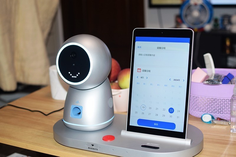 独居养老解决方案- 优得护养老陪伴机器人上手体验