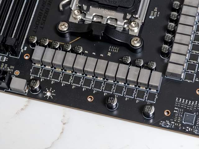 暴力美学展示，微星 MEG X670E ACE战神主板拆机