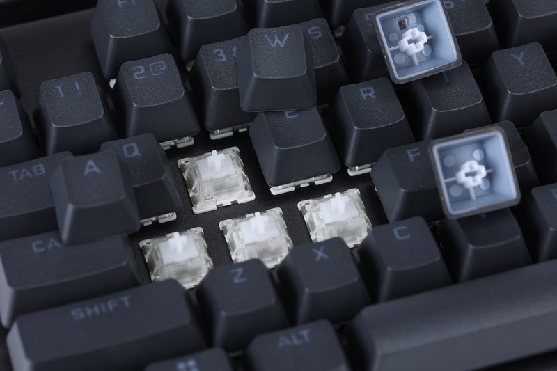 可调磁轴+支持Rapid Trigger ！美商海盗船K70 MAX RGB机械键盘实测分享