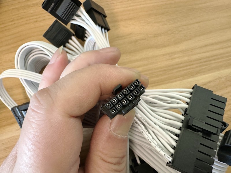 钢影透EX海景房机箱装机：支持360水冷加10风扇位，不负其名