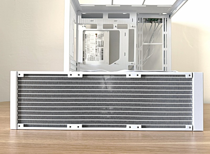 钢影透EX海景房机箱装机：支持360水冷加10风扇位，不负其名