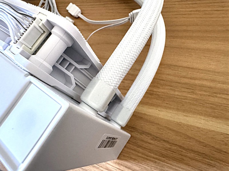 钢影透EX海景房机箱装机：支持360水冷加10风扇位，不负其名