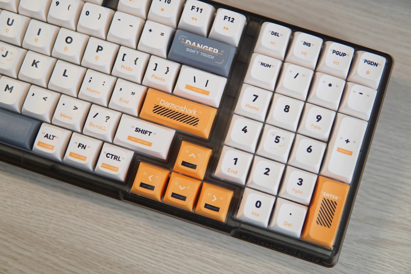 老牌键盘摩豹新出的颜值担当，Darmoshark K7 pro开箱