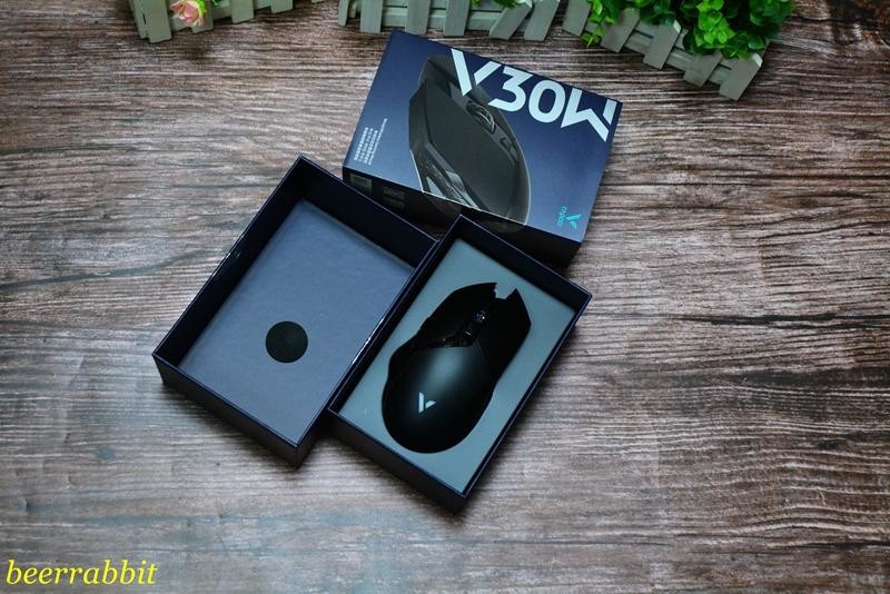 雷柏V30W有线无线双模RGB鼠标测评：无线FPS游戏利器还暗藏彩蛋？