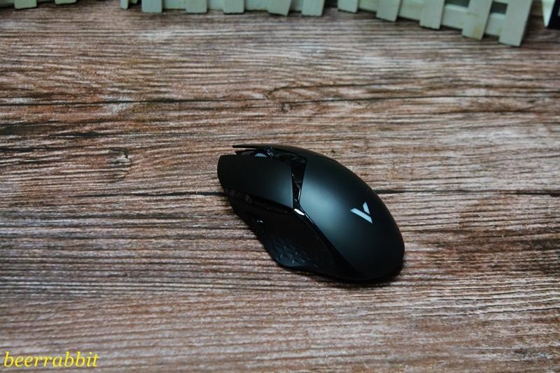 雷柏V30W有线无线双模RGB鼠标测评：无线FPS游戏利器还暗藏彩蛋？
