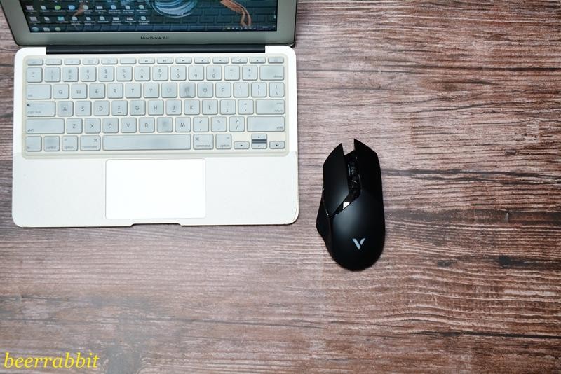 雷柏V30W有线无线双模RGB鼠标测评：无线FPS游戏利器还暗藏彩蛋？