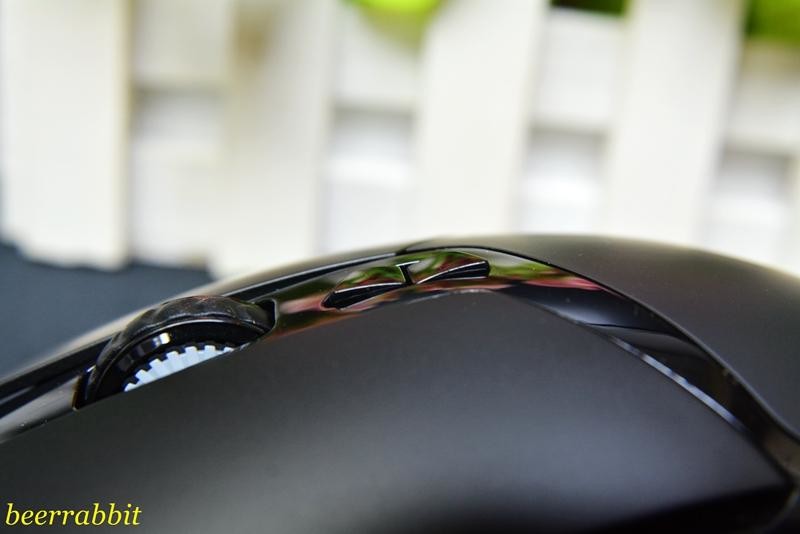 雷柏V30W有线无线双模RGB鼠标测评：无线FPS游戏利器还暗藏彩蛋？