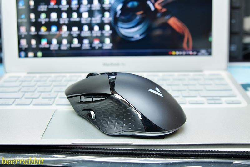 雷柏V30W有线无线双模RGB鼠标测评：无线FPS游戏利器还暗藏彩蛋？