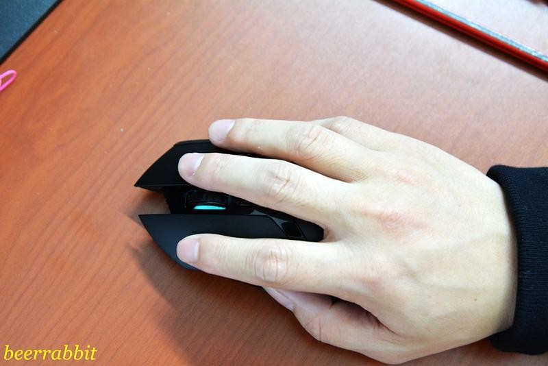 雷柏V30W有线无线双模RGB鼠标测评：无线FPS游戏利器还暗藏彩蛋？