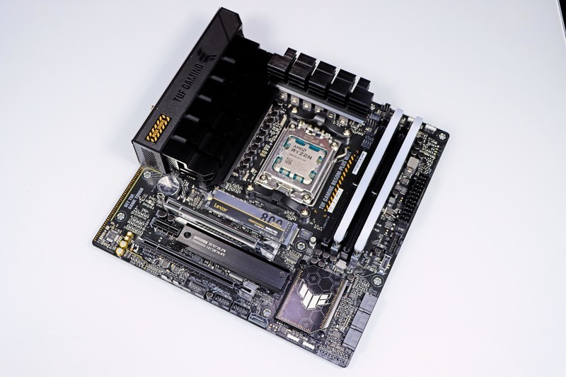 AMD R5 7600 + B650m 重炮手 + 6750XT + 雷克沙 D5 实战 10 款热门游戏