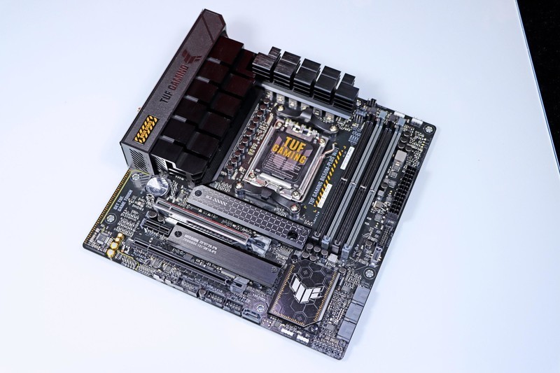 AMD R5 7600 + B650m 重炮手 + 6750XT + 雷克沙 D5 实战 10 款热门游戏