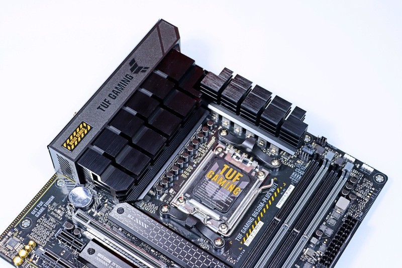 AMD R5 7600 + B650m 重炮手 + 6750XT + 雷克沙 D5 实战 10 款热门游戏