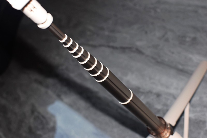 可以立起来的“落地自拍杆” SEAJIC落地开自拍杆