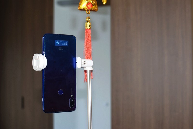 可以立起来的“落地自拍杆” SEAJIC落地开自拍杆