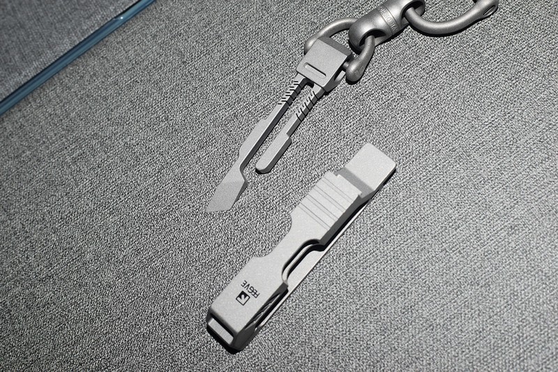 钛．启锋芒 费戈钛合金插皮钥匙扣