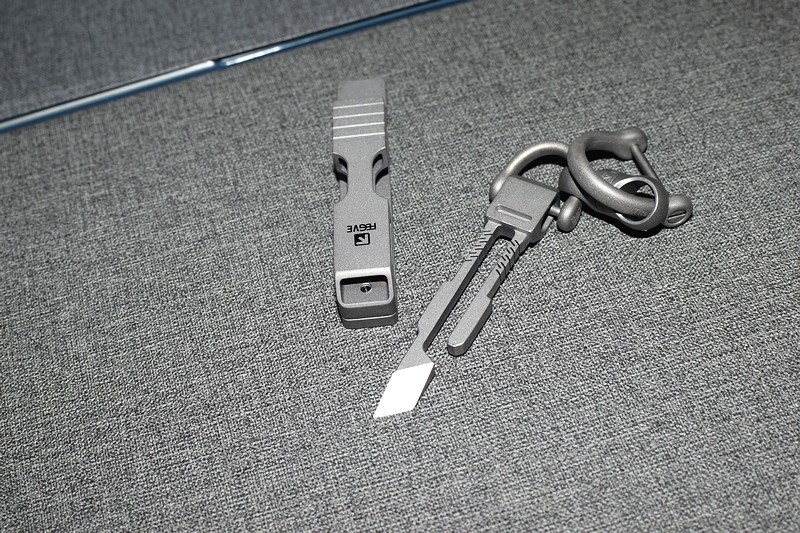 钛．启锋芒 费戈钛合金插皮钥匙扣