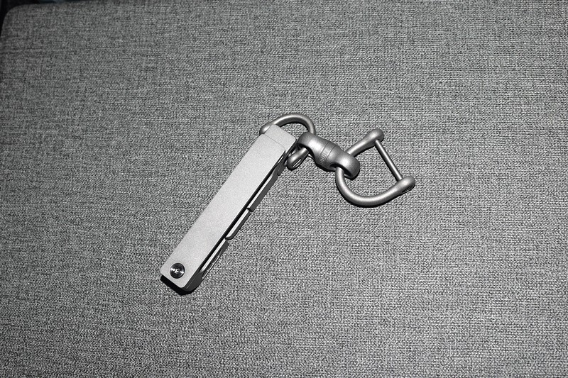 钛．启锋芒 费戈钛合金插皮钥匙扣