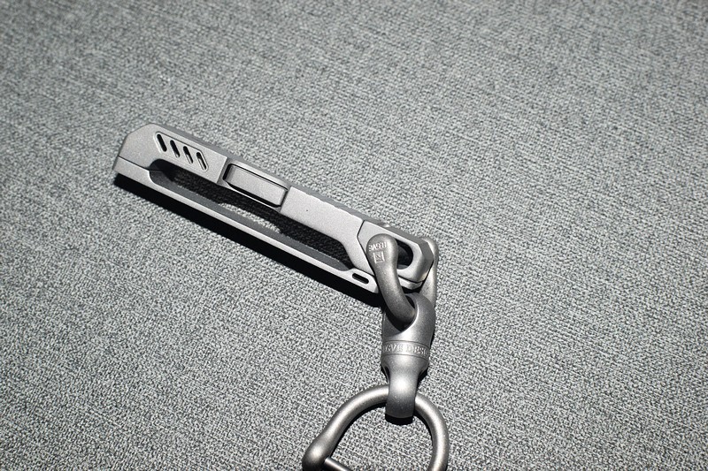 钛．启锋芒 费戈钛合金插皮钥匙扣