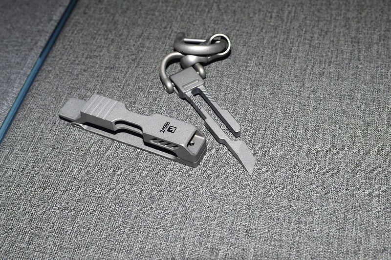 钛．启锋芒 费戈钛合金插皮钥匙扣