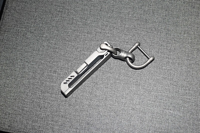 钛．启锋芒 费戈钛合金插皮钥匙扣