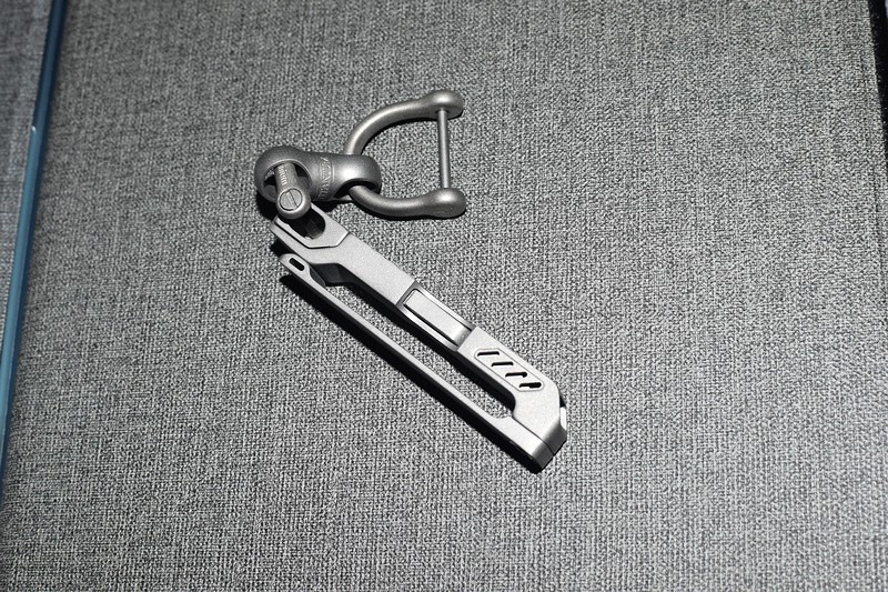 钛．启锋芒 费戈钛合金插皮钥匙扣