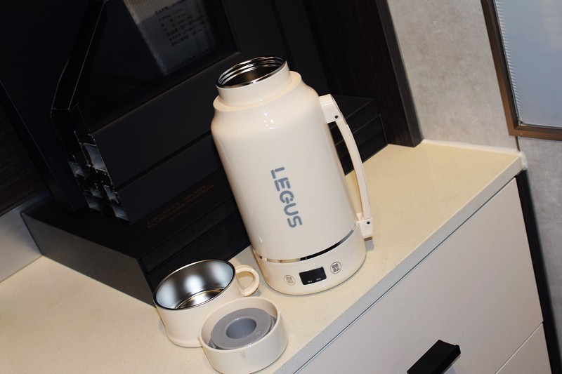 一款集智能、便捷与高效的LEGUS便携式旅行电热杯