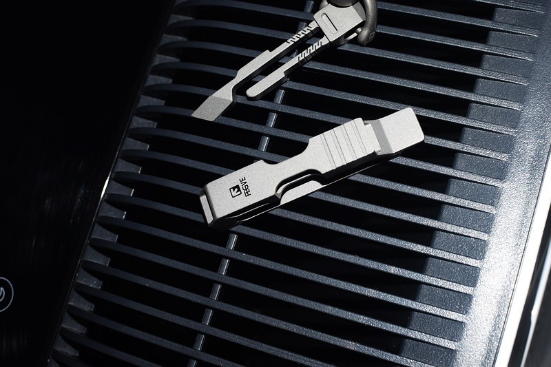 航空级钛合金一体成型 费戈钛合金插皮钥匙扣