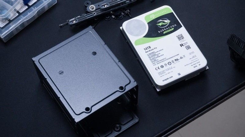 换机箱如换刀，酷冷至尊MB520 MESH神光RGB秀，老机器又支楞起来了