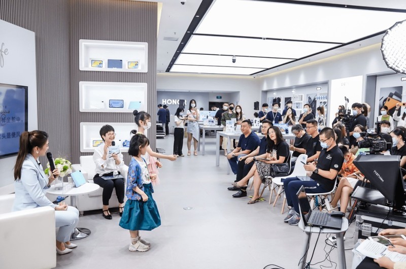 开学季大咖来支招 荣耀平板8读书会张泉灵传授学霸养成秘笈