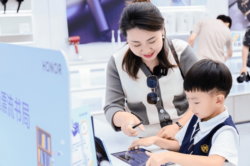 开学季大咖来支招 荣耀平板8读书会张泉灵传授学霸养成秘笈