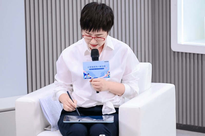 开学季大咖来支招 荣耀平板8读书会张泉灵传授学霸养成秘笈