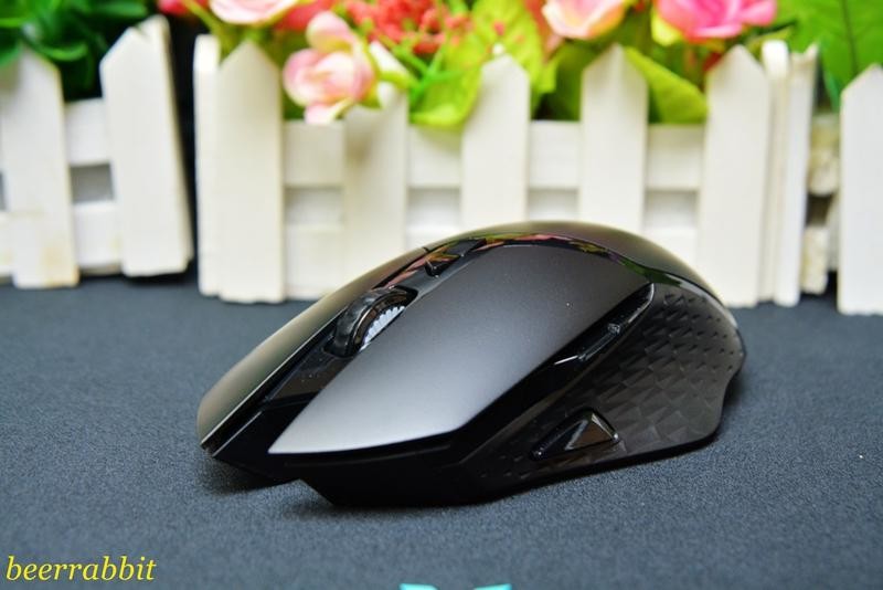 雷柏V30W有线无线双模RGB鼠标测评：无线FPS游戏利器还暗藏彩蛋？