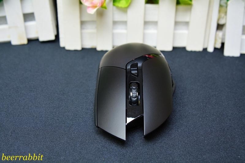 雷柏V30W有线无线双模RGB鼠标测评：无线FPS游戏利器还暗藏彩蛋？