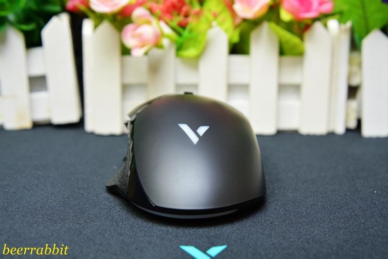 雷柏V30W有线无线双模RGB鼠标测评：无线FPS游戏利器还暗藏彩蛋？