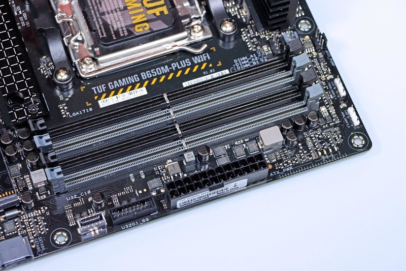 AMD R5 7600 + B650m 重炮手 + 6750XT + 雷克沙 D5 实战 10 款热门游戏