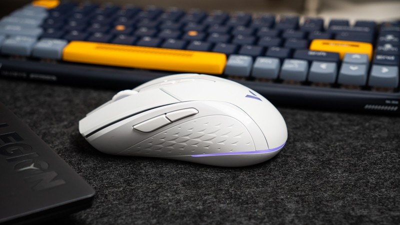 一手掌握，精准出击，雷柏V300W双模无线RGB游戏鼠标