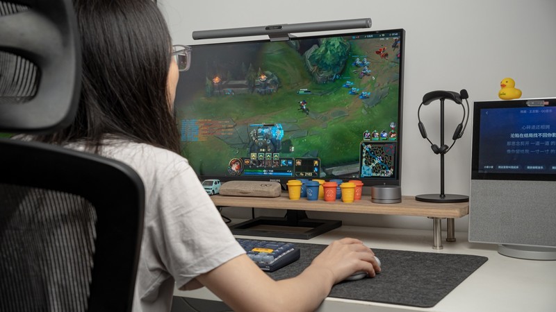 一手掌握，精准出击，雷柏V300W双模无线RGB游戏鼠标