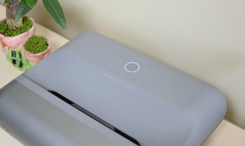 坚果智慧墙O1 Pro测评：别再担心房子小没地方摆放，23cm能投百寸