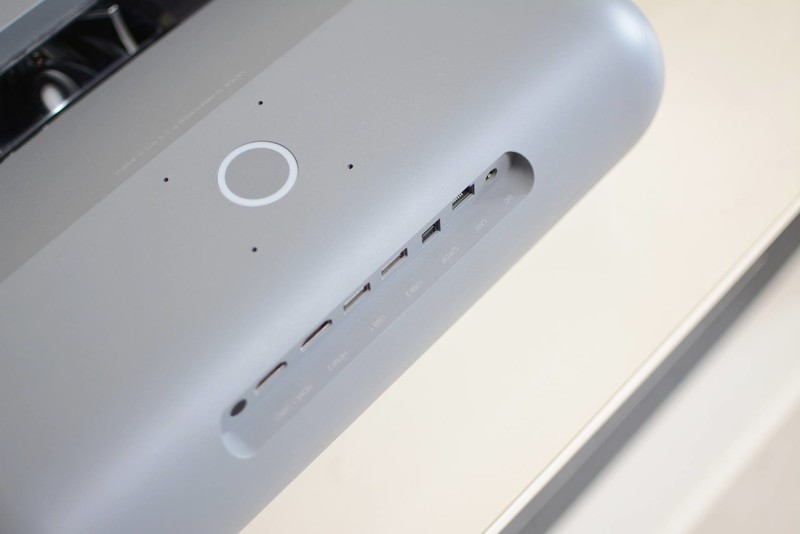 坚果智慧墙O1 Pro测评：别再担心房子小没地方摆放，23cm能投百寸