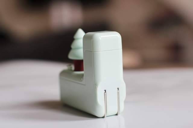 苹果全家桶，充电不排队的好方法：IDMIX P30 Pro创意模块化充电器