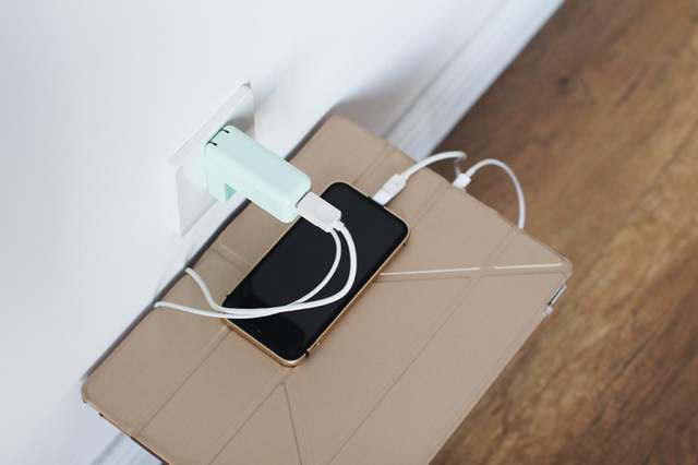 苹果全家桶，充电不排队的好方法：IDMIX P30 Pro创意模块化充电器